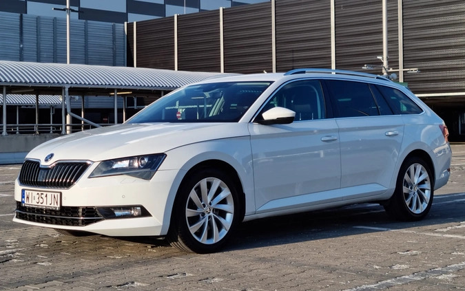 Skoda Superb cena 121900 przebieg: 66369, rok produkcji 2018 z Warszawa małe 742